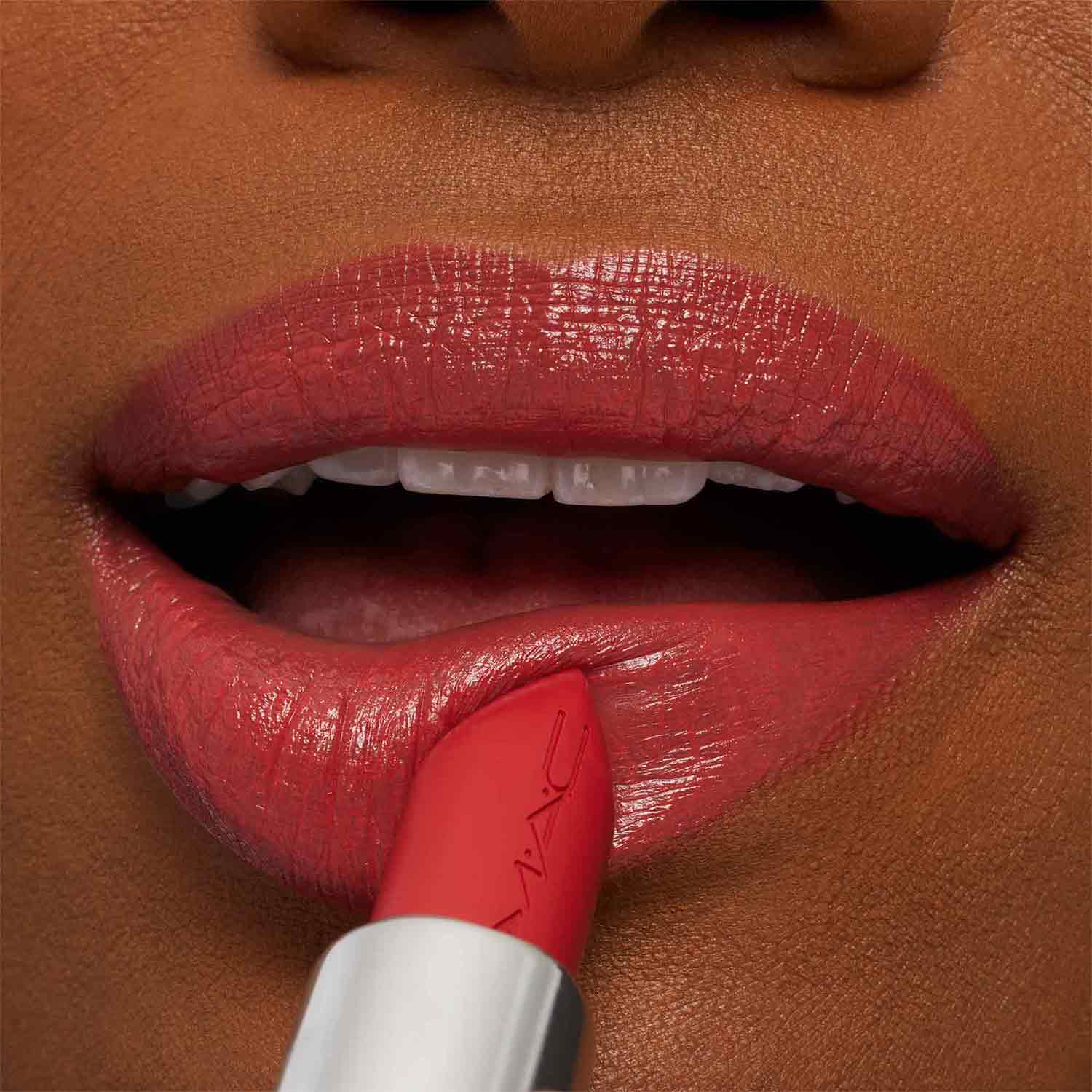 MACXIMAL SLEEK SATIN (LABIAL SATINADO)